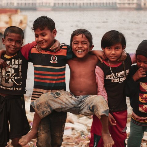 হাসিমুখে গ্রামের শিশুরা